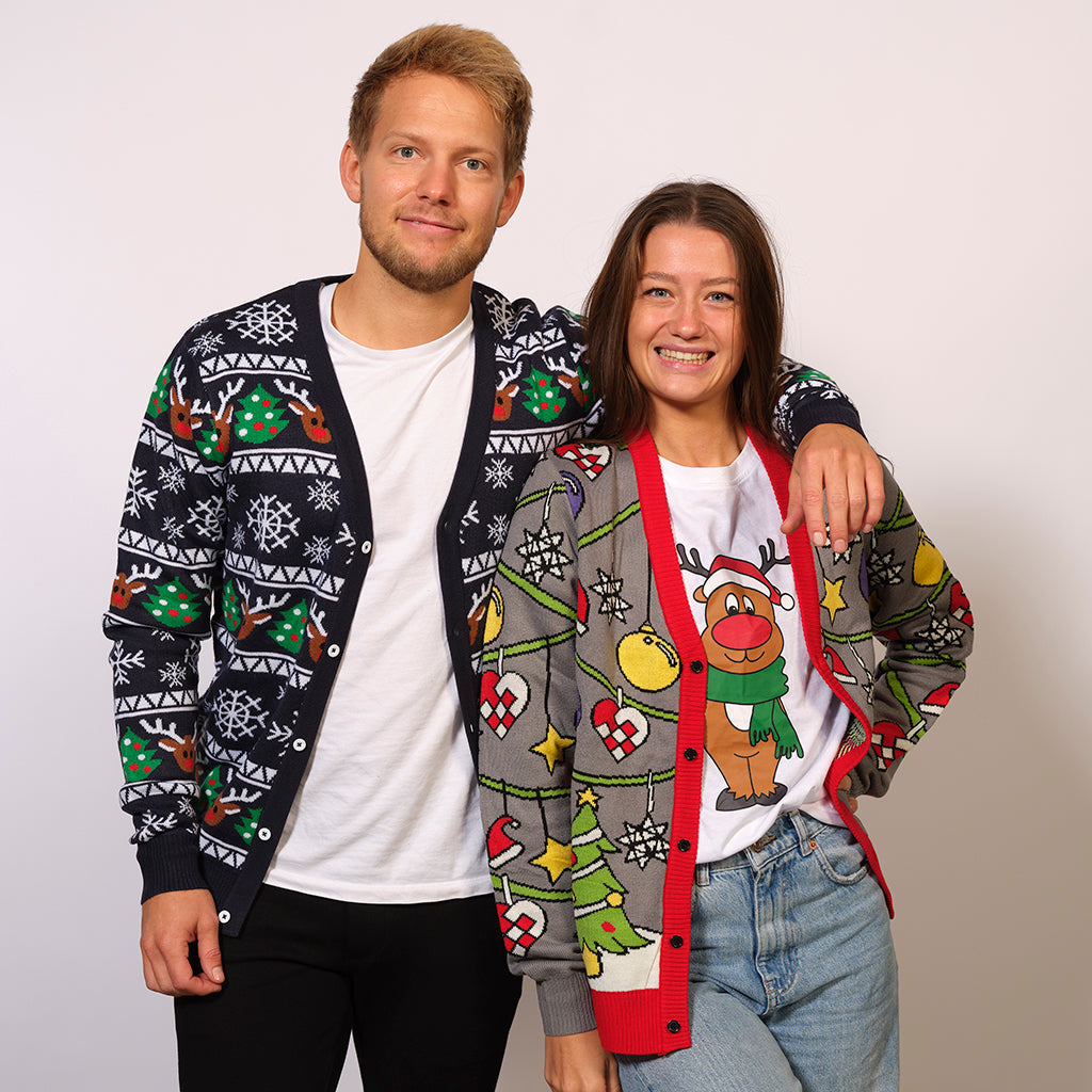 Ett par med varsin julkofta.