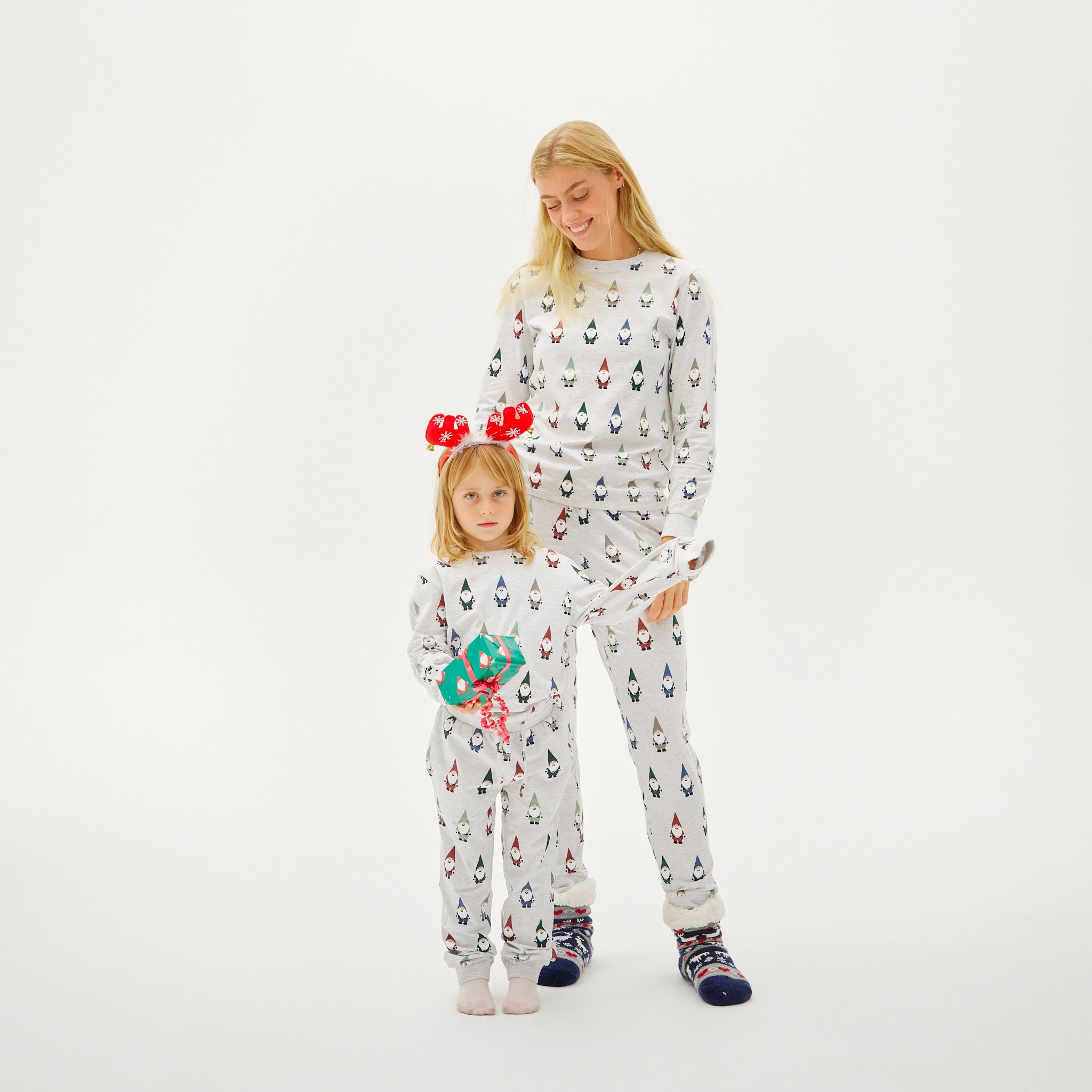 The Garden Gnome Pyjamas - Dam.