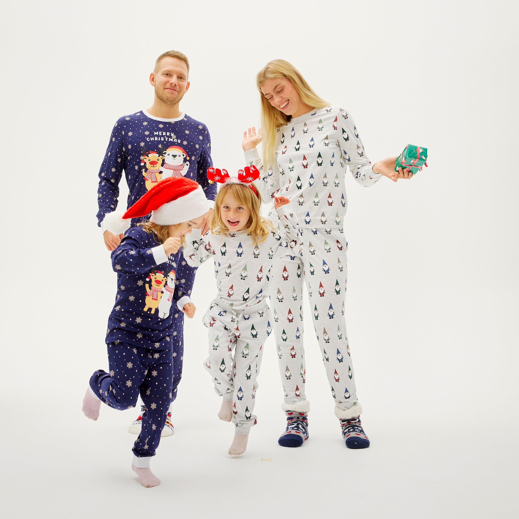 The Garden Gnome Pyjamas - Dam.